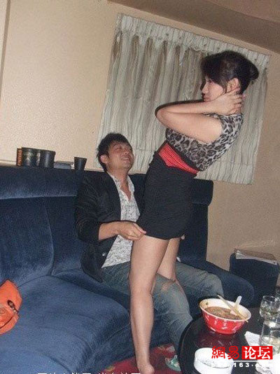 KTV里尽是龌龊男女 疯玩无底线