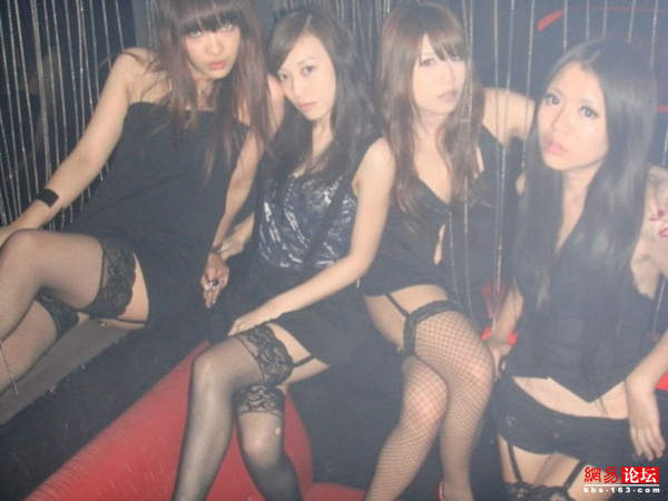 KTV里尽是龌龊男女 疯玩无底线