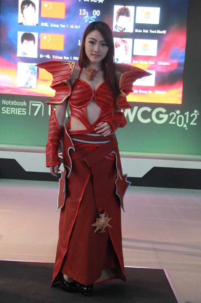 模特内衣外露博眼球