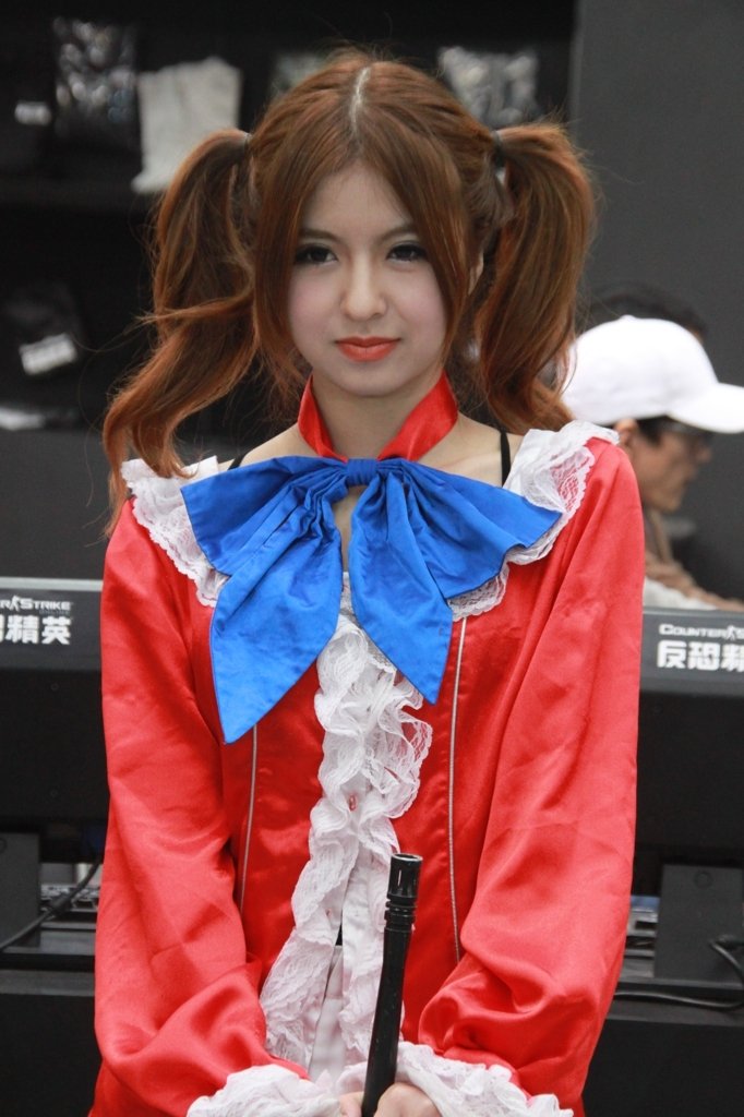 模特内衣外露博眼球