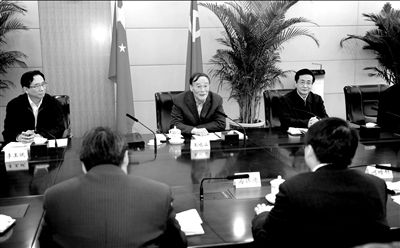 中纪委就反腐问计专家 专家建言领导公开财产