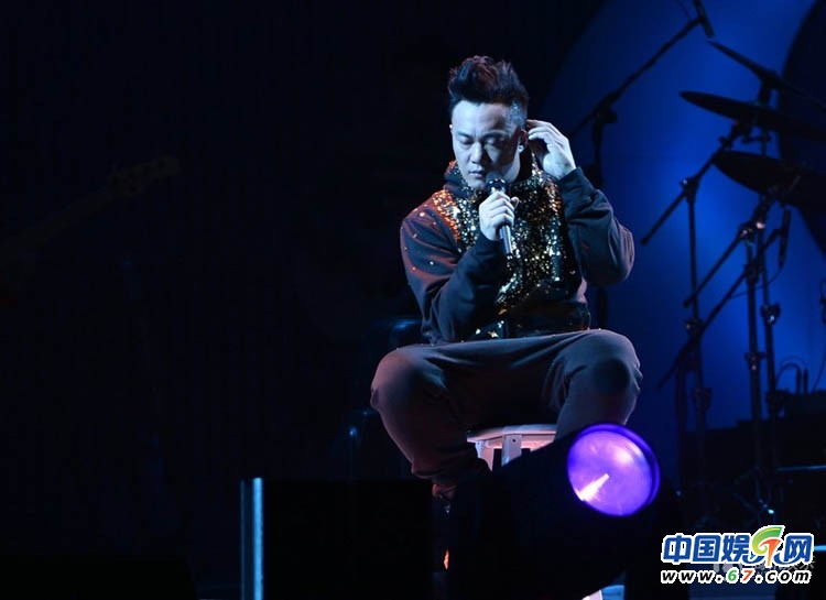 陈奕迅个唱现场卖萌耍宝 陈奕迅个唱现场卖萌耍宝