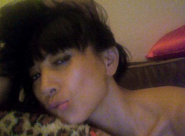 艳星白灵自曝私房照 铆钉内衣模仿干露露