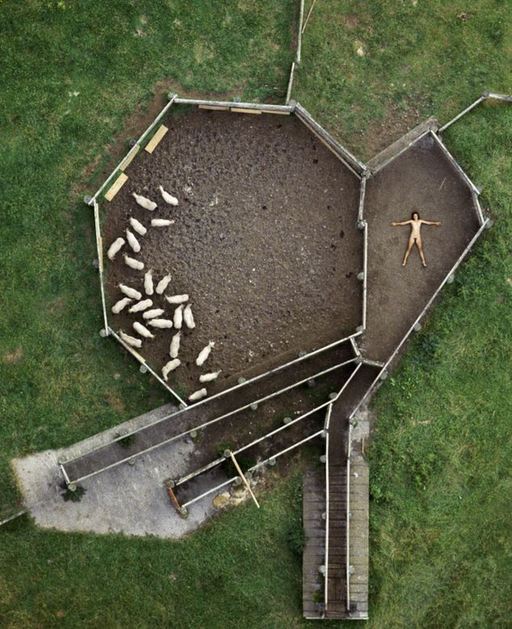 摄影师航拍妻子裸照