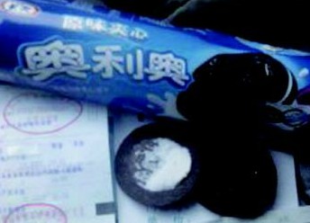 奥利奥里吃出2厘米长塑料 到医院才取出异物