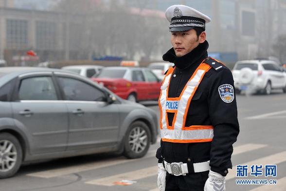 （全国交通安全日）（2）严寒中保畅通