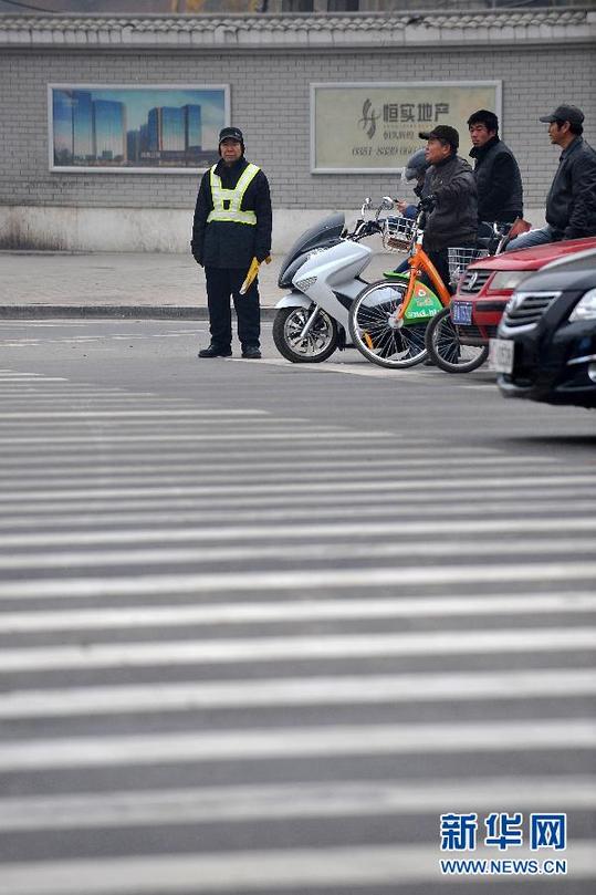 （全国交通安全日）（1）严寒中保畅通