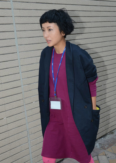 徐濠萦素颜接女儿放学挽形象