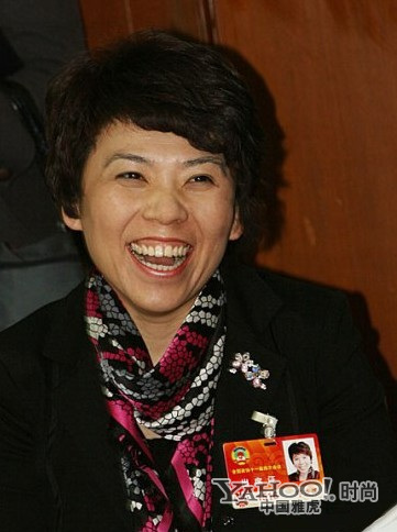 限量版围巾揭女星奢侈装备