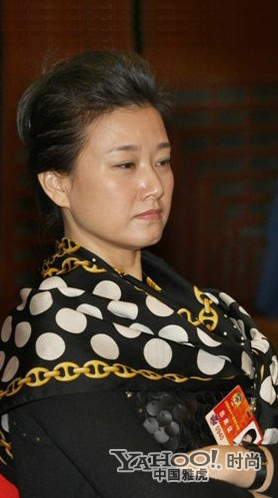 限量版围巾揭女星奢侈装备