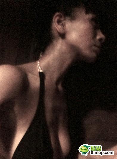 又是一个跟干露露叫板的艳星！