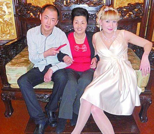 青岛的哥娶俄罗斯金发美女 3月闪婚婚礼仅花8千