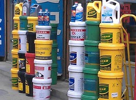 汽车防冻液市场乱象多 商家称售假损伤发动机