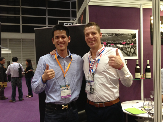 明大德润考察团参加第五届香港国际美酒展