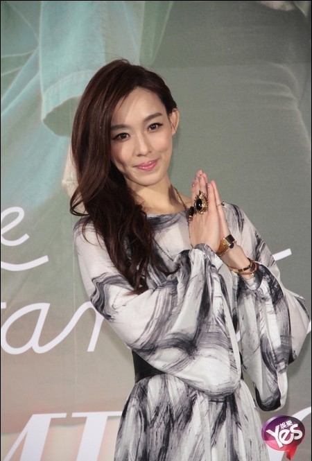 曝范玮琪黑人二人海量搞怪合照