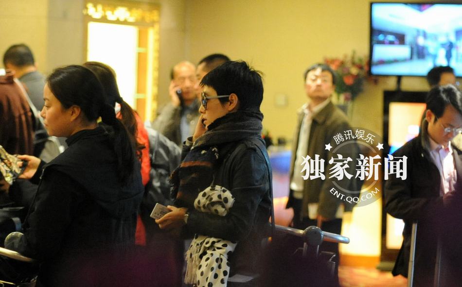 马伊琍举家外出度假