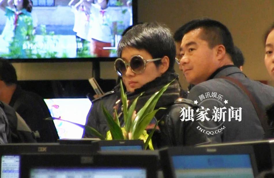 马伊琍举家外出度假