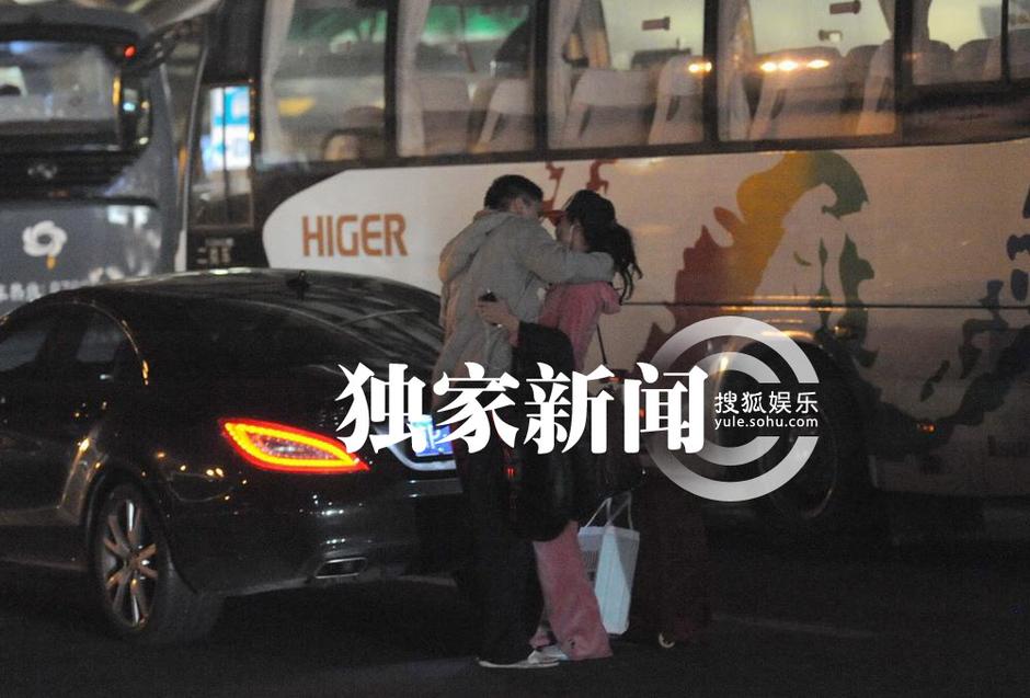 莫小棋返京百万豪车接驾 新男友首曝光