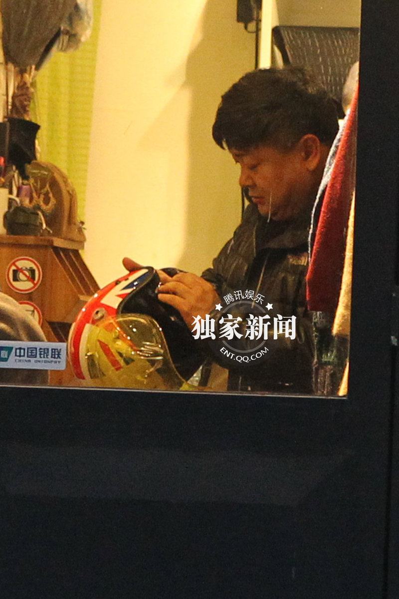 洪剑涛与神秘美女“约会”