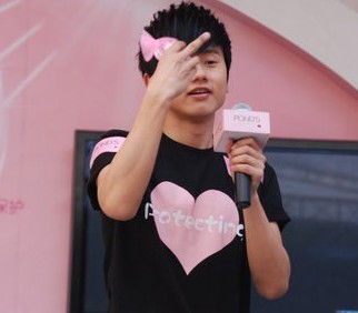 张杰文章竖中指不雅照曝光 文章当街调戏马伊琍