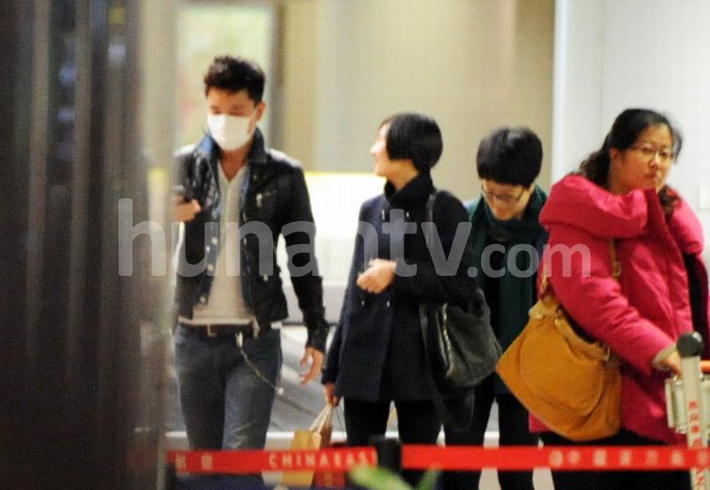 贾乃亮携营养品看爱妻 贾乃亮携营养品看爱妻