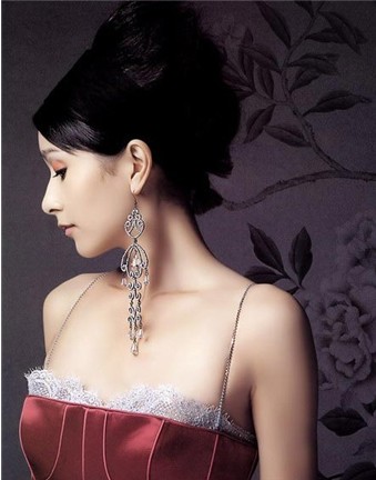 明星被打内幕：曝吴亚馨曾恋何润东 借戏狠狠掌掴大S