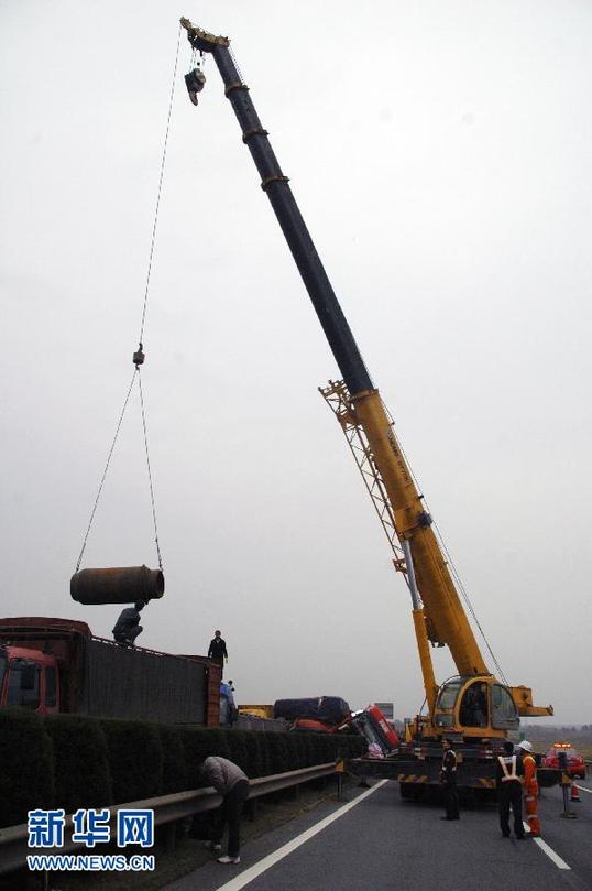 （突发事件）（3）沪昆高速江西鹰潭段发生5车连环相撞事故