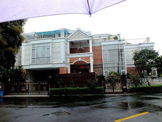 广东顺德公安分局副局长上亿别墅曝光