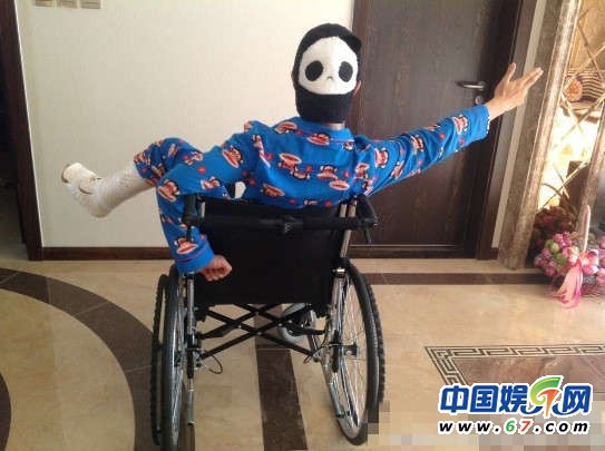 黄晓明大秀轮椅STYLE