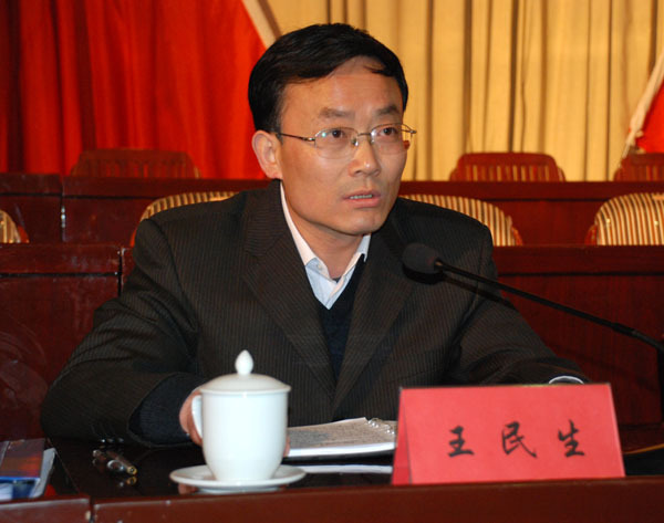 官员丑陋行径：贪污淫乱讲排场