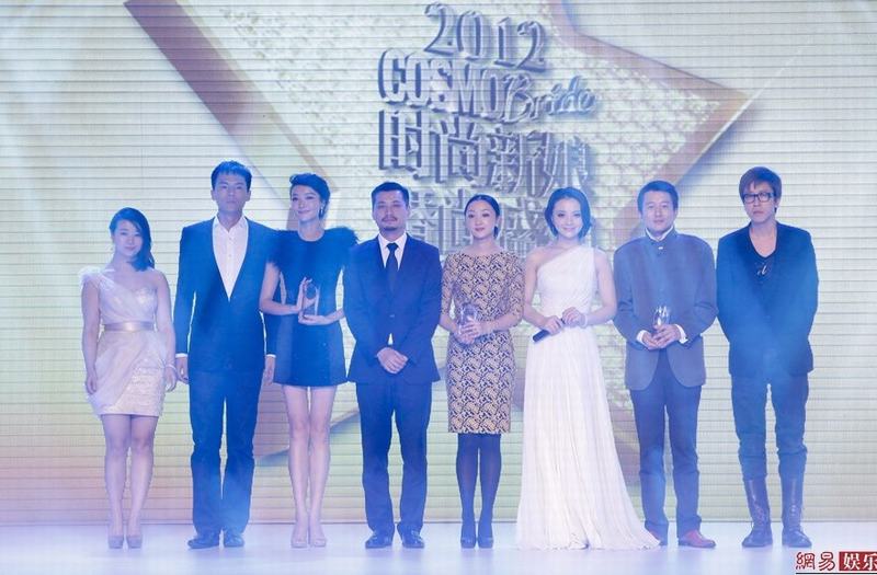 时尚新娘红毯陈妍希爆乳深V抢镜 “明星夫妻”当众拼舌吻