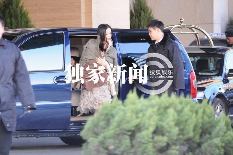 姚晨露美腿引人侧目 回头率百分之百