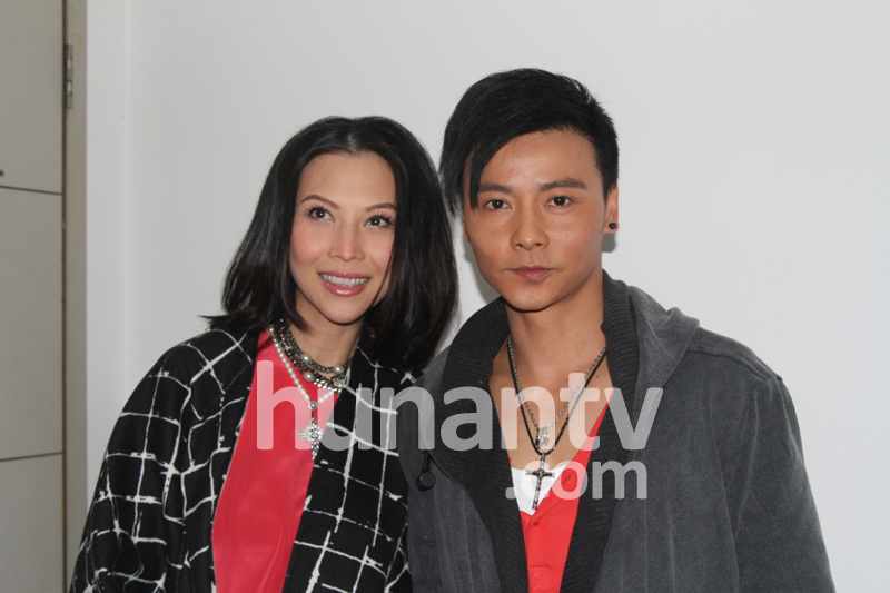 蔡少芬挺大肚为老公伴舞开心狂笑 给张晋擦汗变贤妻