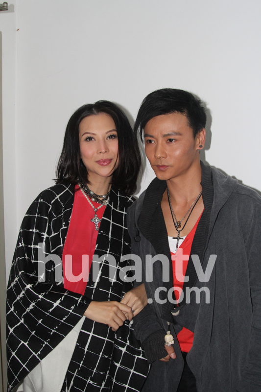 蔡少芬挺大肚为老公伴舞开心狂笑 给张晋擦汗变贤妻