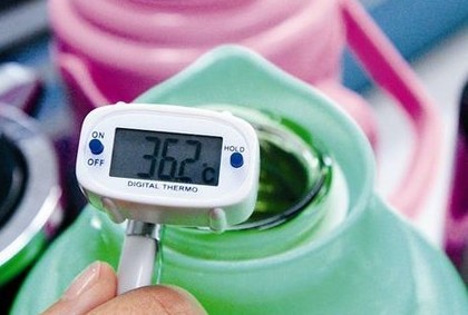 低价保温瓶被曝三成不保温 旧内胆回收再出售