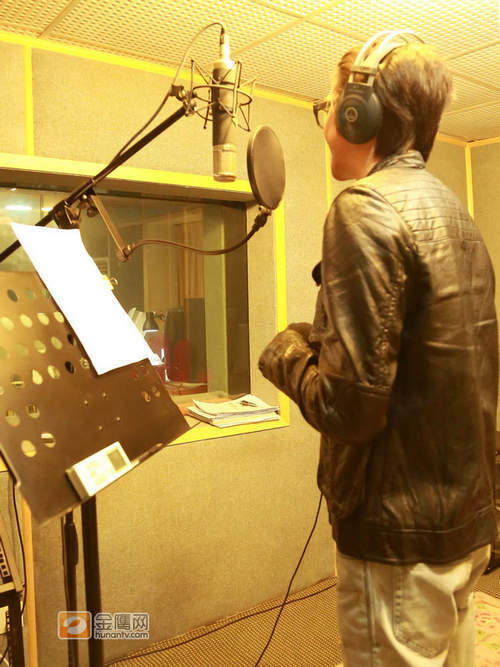 俞灏明复出后首曝清晰照 录制新歌整装蓄势待发