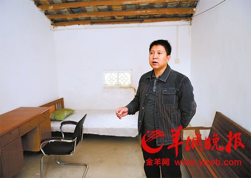 广东村官倒在办公桌前 村民追怀其生前事迹(图)