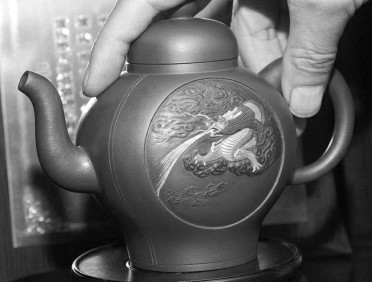 业内曝紫砂壶收藏陷阱多 化工料乱定价瞎认证