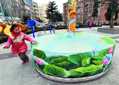 青岛老楼院惊现3D立体画 网友纷纷膜拜 青岛老楼院惊现3D立体画 网友纷纷膜拜