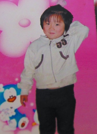 六岁女童遭集装箱车碾轧身亡 肇事司机被控制