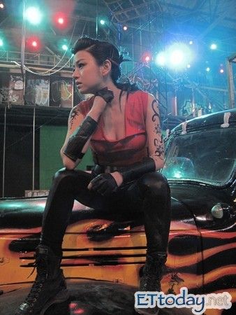 陈妍希新形象令人耳目一新