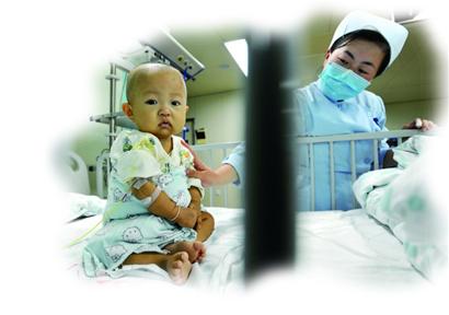 雪夜捡回女婴当亲闺女 为治病倾家荡产