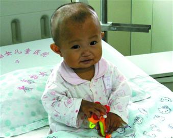 救命药驾到小雪重新展笑颜 青岛市民7天接力寻药