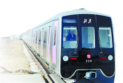 中国首列轻量化不锈钢A型地铁车辆青岛下线