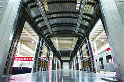 首列不锈钢地铁客车青岛下线