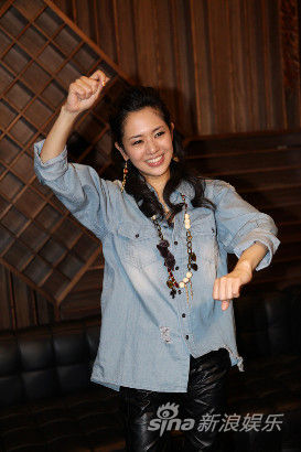 苍井空跳“骑马舞”