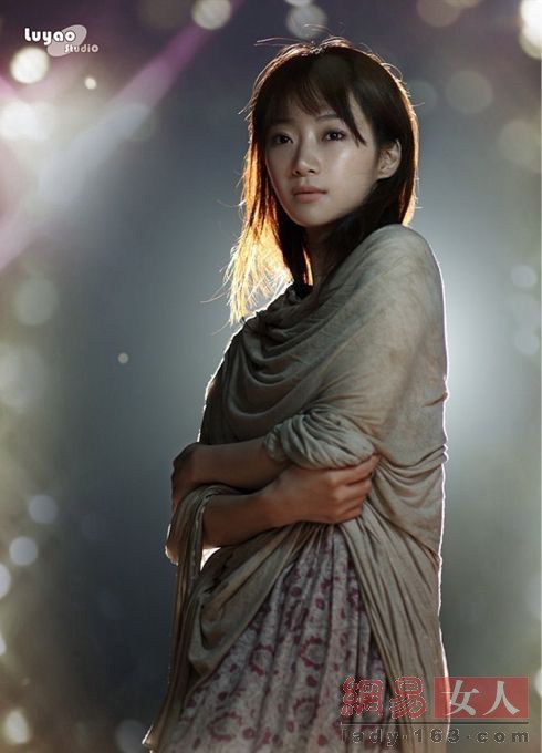 爱新觉罗启星展露皇族气质