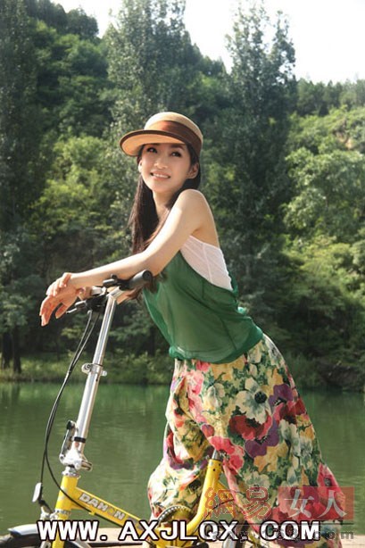 爱新觉罗启星展露皇族气质