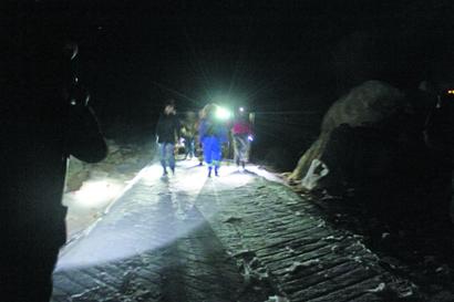 崂山深夜上演8小时生死营救