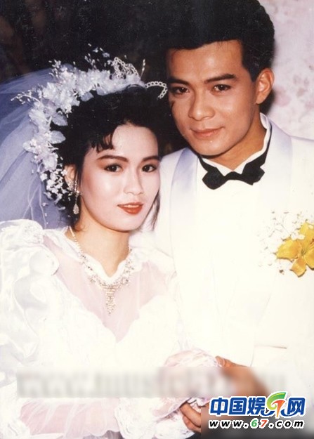 黄日华结婚24周年晒婚纱照 女儿黄芷晴童年照曝光